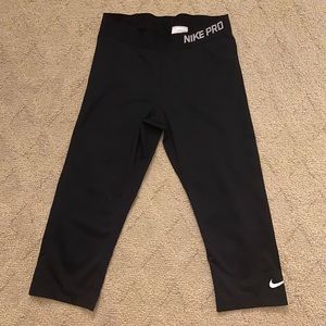 Women’s Nike pro capri cropped leggings